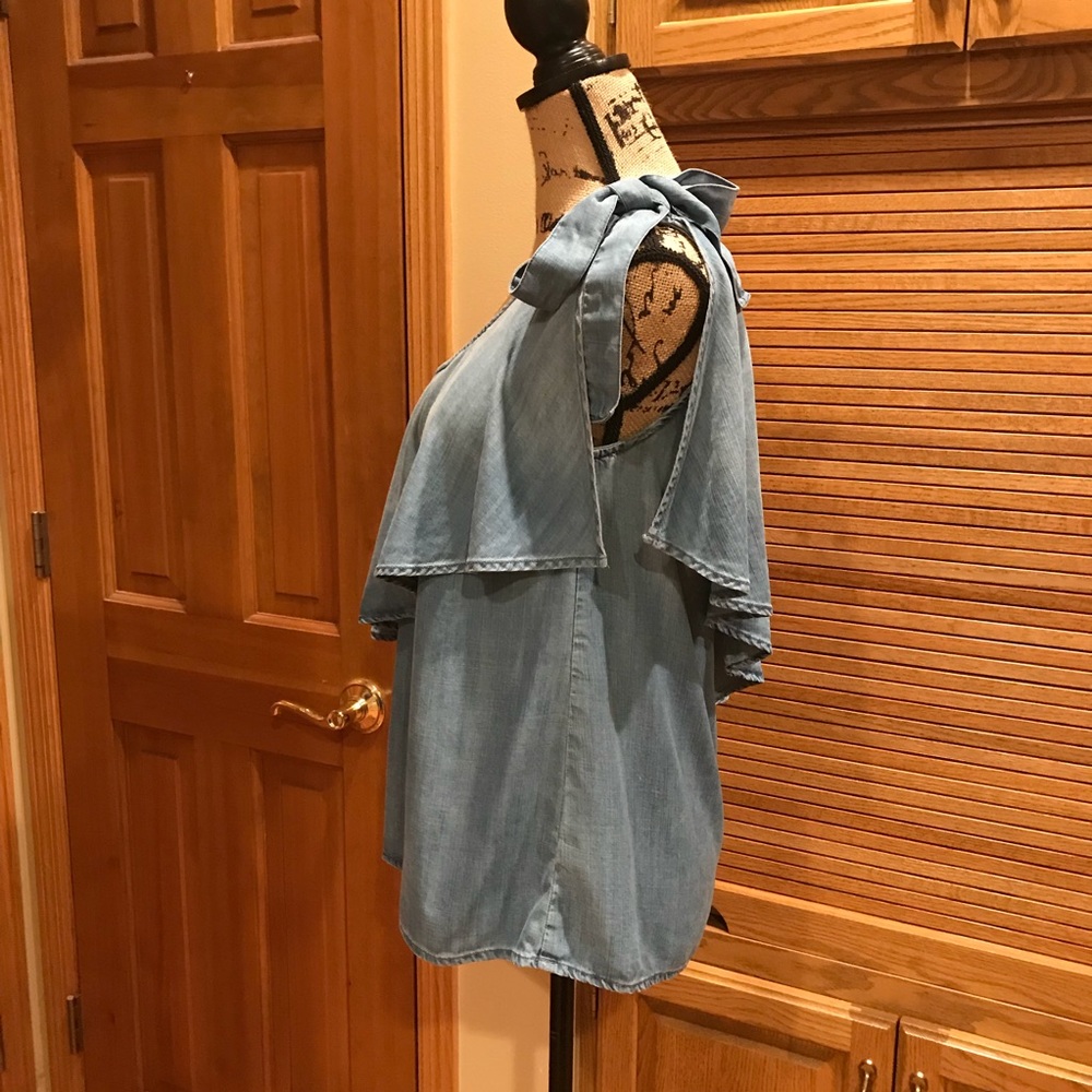 Cloth & Stone Sleeveless Chambray Top - Picture 5 of 6